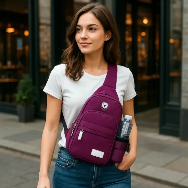 Bolso de Pecho Morado con Correa Ajustable