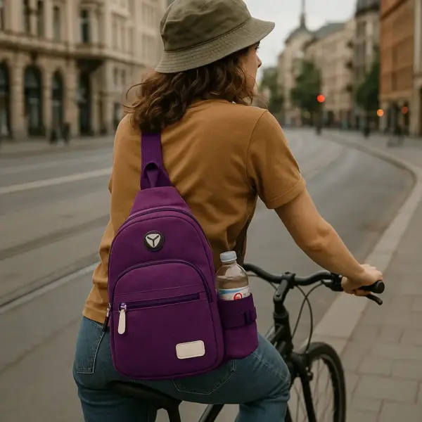 Bolso de Pecho Morado con Correa Ajustable