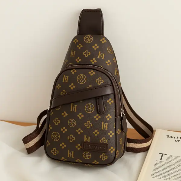 Bolso de pecho marrón con estampado